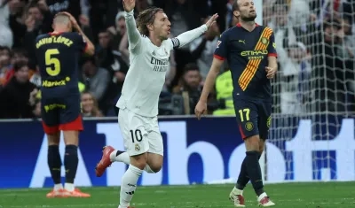 Luka Modric celebra tras marcar el primer gol del Real Madrid.