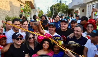 Alcalde Char durante la habilitación de la vía en La Playa.