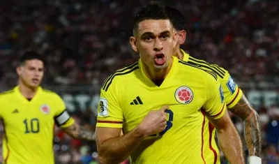 Santos Borré, autor del gol con el que Colombia venció a Paraguay en Asunción esta Eliminatoria.
