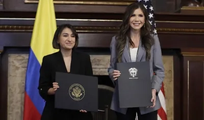 Laura Sarabia y Kristi Noem.