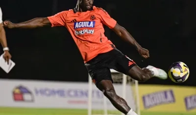 Dávinson Sánchez durante una práctica de la Selección Colombia. 