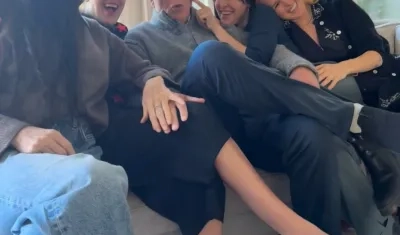 El actor en su cumpleaños rodeado de sus hijas mayores y su exesposa Demi Moore.