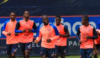 Entrenamiento de la selección ecuatoriana previo al juego frente a Venezuela.