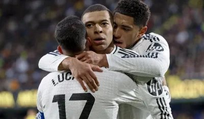 Kylian Mbappé celebrando uno de sus goles con los compañeros.