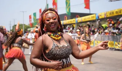 Grupo Afro Bambazú durante Gran Parada de Tradición.