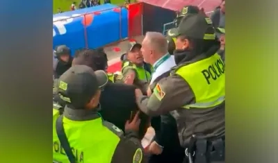 El altercado se presentó en el estadio donde jugó Bolivia con Uruguay. 