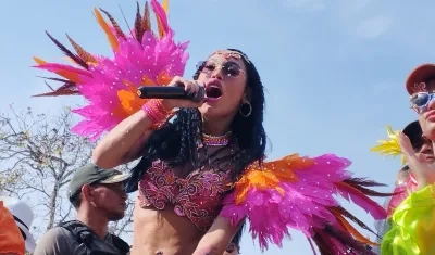 Ana Del Castillo en la Batalla de Flores de la carrera 44. 