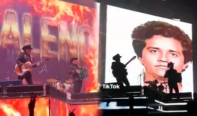 Momento en que le hacían un homenaje a uno de los narcos en México. 