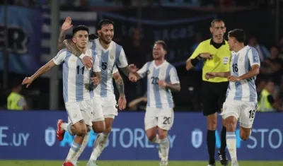 Celebración argentina tras el único gol del partido. 