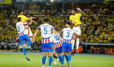 Aspecto del partido de este martes entre Colombia y Paraguay. 