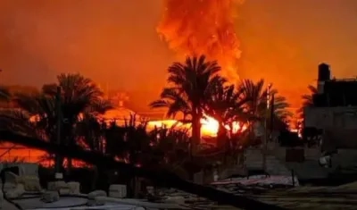 Gaza bajo fuego esta noche. 
