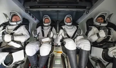 Los astronautas antes de llegar a la tierra. 