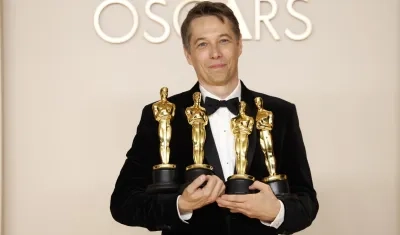 Sean Baker, ganador por Mejor Película, Mejor Dirección, Mejor Montaje y Mejor Guión Original por “Anora”.