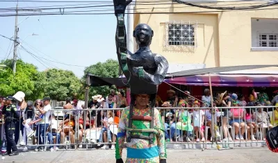 Sobre su cabeza, Maximiliano Orozco Álvarez lleva “la libertad”.