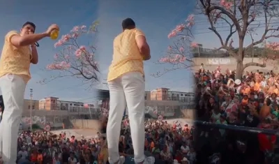 Momento en que el cantante dedicaba unos versos a los reclusos. 