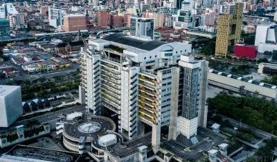 Edificio de EPM (centro) ubicado en Medellín.