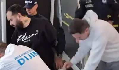 Dos de las personas extraditadas. 