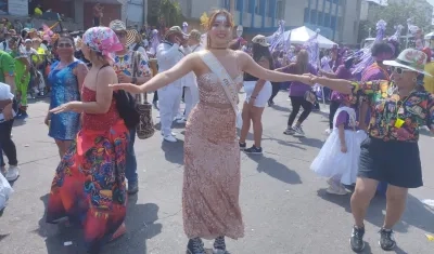 Miss Feminicidio en el desfile del Carnaval de la 44.