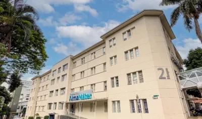 Fachada del Hospital Alma Mater. 