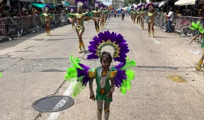 Hayberchel Valdés Vanega en el desfile del Carnaval de la 44.