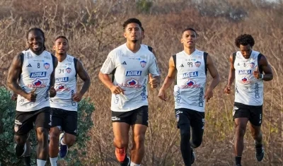 Jugadores de Junior en entrenamiento esta semana previo al juego.