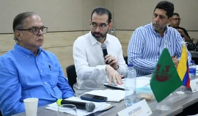 José Rafael Consuegra Machado (centro).