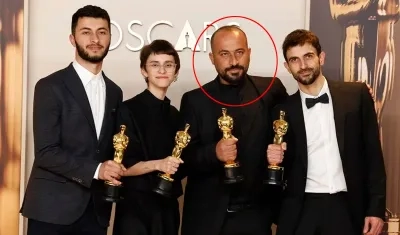 Basel Adra, Rachel Szor, Hamdan Ballal (círculo) y Yuval Abraham, tras ganar el Óscar al mejor documental, el pasado 3 de marzo.