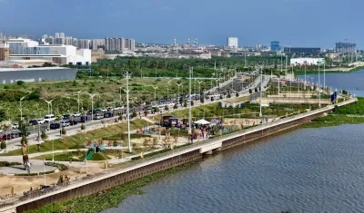 Panorámica del Malecón del Río y la ciudad.