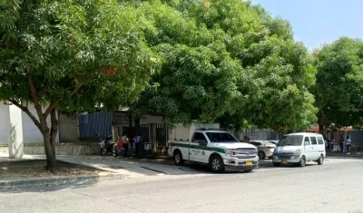 Momento en que ingresa uno de los cuerpos a Medicina Legal.