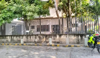 El cuerpo de la víctima fue trasladado a las dependencias de Medicina Legal. 