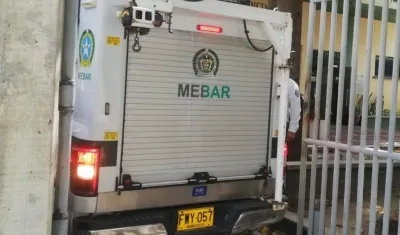 Sijin ingresando un cuerpo a Medicina Legal. 