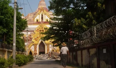 Un monasterio en Birmania afectado tras el terremoto. 