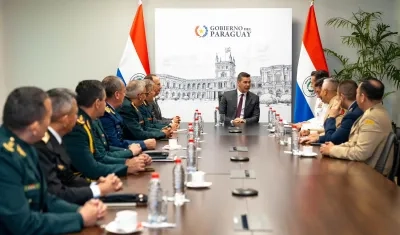 Encuentro entre las fuerzas militares paraguayas y colombianas este jueves en Asunción.