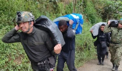 Uniformados rumbo a El Plateado.