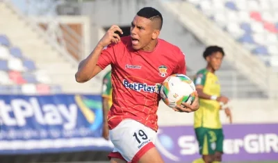 Stiwart Acuña, autor de dos goles.