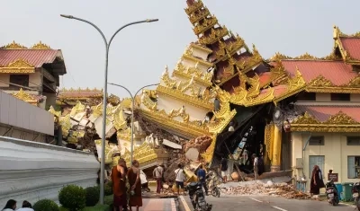 Un edificio destruido a raíz del terremoto de magnitud 7,7 que azotó Birmania.
