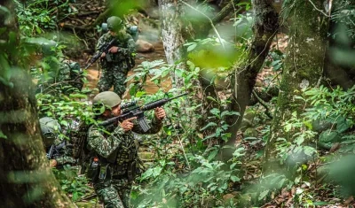 Tropas del Ejército en combates contra el Clan del Golfo