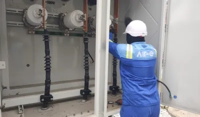 Un operario de Air-e intervenida