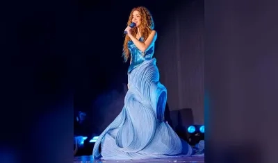 Shakira con uno de sus vestidos que lleva para su gira. 