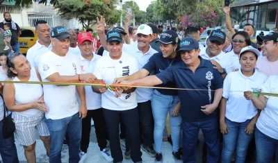El Alcalde Alejandro Char con los habitantes de los barrios Cevillar y San José.