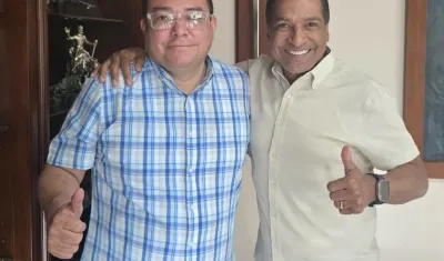 Alberto Mario Garzón, presidente del Unión Magdalena, con el nuevo técnico Alexis García.