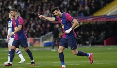 El polaco Robert Lewandowski celebra tras marcar el cuarto gol del Barcelona. 