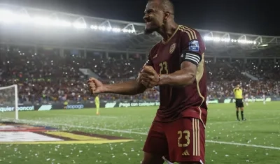 Salomón Rondón celebrando el gol del triunfo.