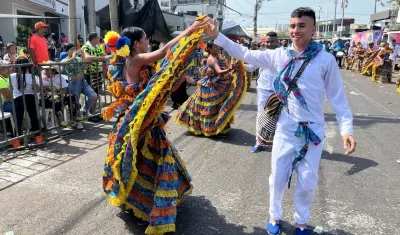 Alegría Universitaria está compuesto por 18 parejas. 