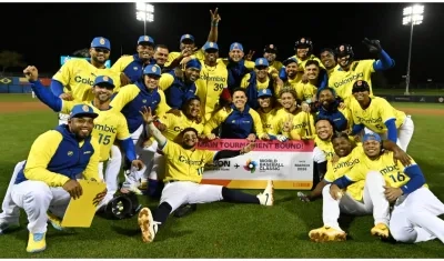 La celebración de los peloteros colombianos tras noquear a Alemania y lograr la clasificación al Clásico Mundial de Béisbol. 