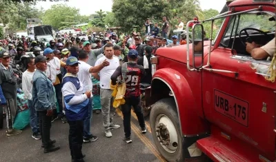 Productores de arroz bloquean carretera en Norte de Santander.