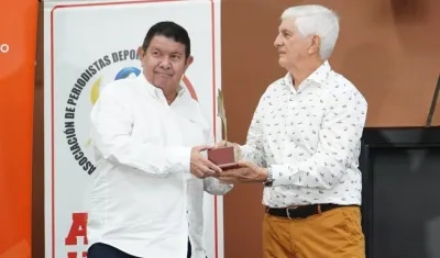 El extécnico del Junior, Julio Comesaña, recibió el galardón Hijo Adoptivo de Barranquilla en 2024.
