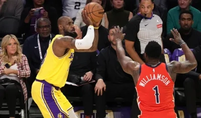 LeBron James durante el juego contra los New Orleans Pelicans.