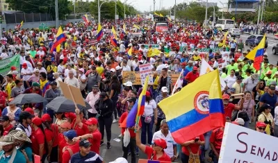 Decenas de personas acudieron a la marcha en favor de las reformas en Barranquilla. 