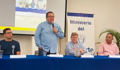 Daniel Trujillo, Weymar Muñoz, Helmut Bellingrodt y Édinson Acosta, durante la presentación de la Olimpiada de Ajedrez sub-16.